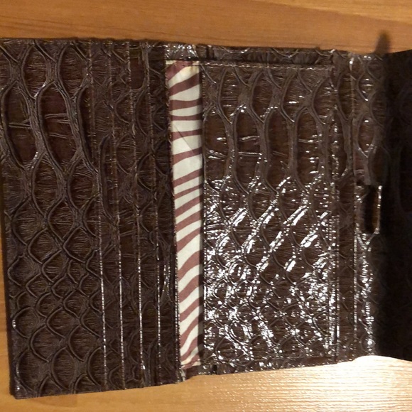 Guess ladies Brown/Tan wallet - Picture 3 of 6